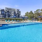 Ascot Apartment On River